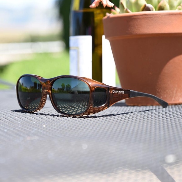 Cocoons Polarized Slim Line C4017G Chocolate Fit-Over Sunglasses & Zip Case - Picture 1 of 12